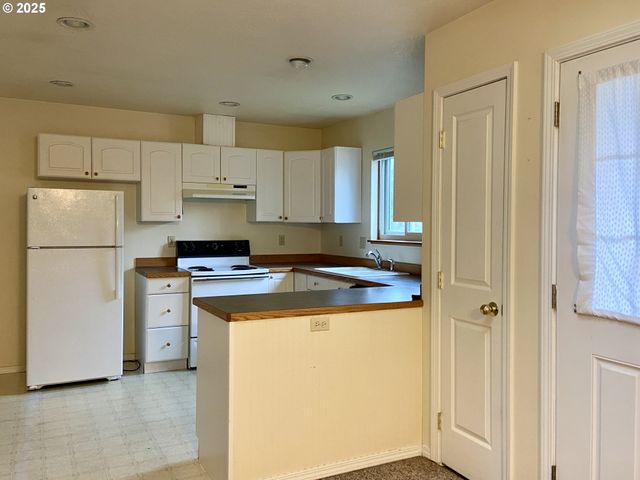 405 S WAHANNA Rd, Seaside, OR 97138