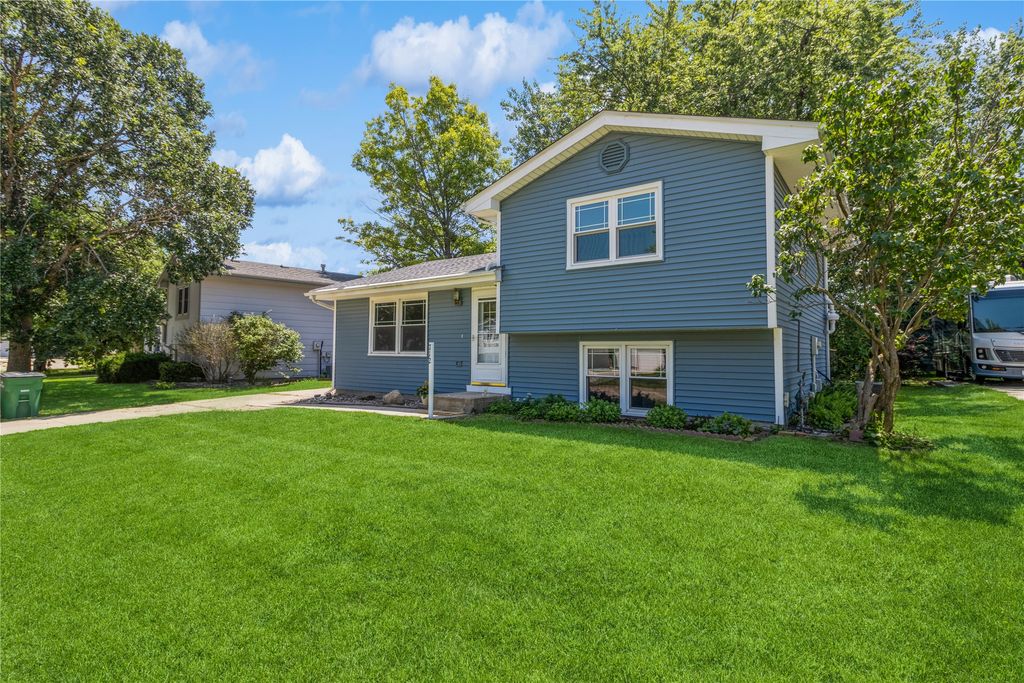 712 NE 9th Street, Grimes, IA 50111