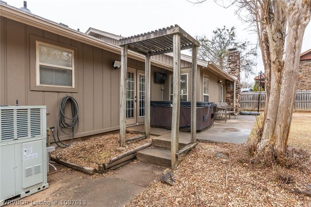 305 Azure Hills Drive, Van Buren, AR 72956