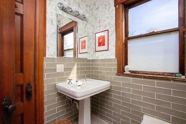 225 Charles Street, Lyndon, VT 05851