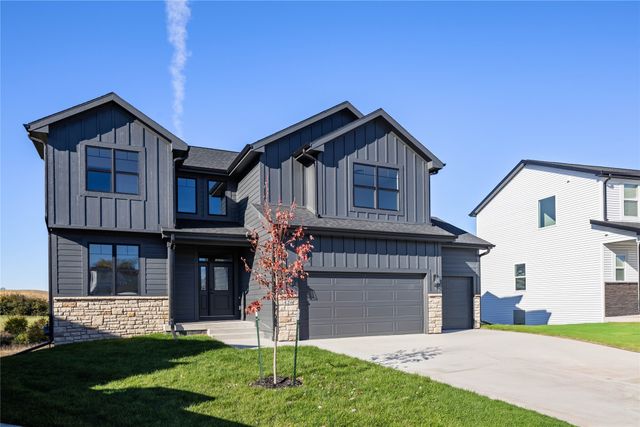 426 Stillwater Court, West Des Moines, IA 50265