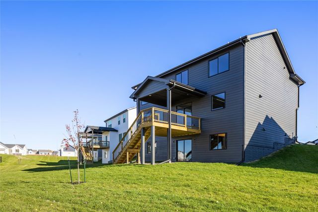 426 Stillwater Court, West Des Moines, IA 50265