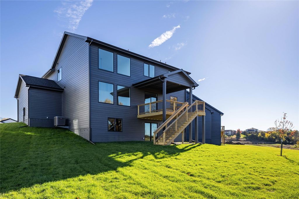 426 Stillwater Court, West Des Moines, IA 50265