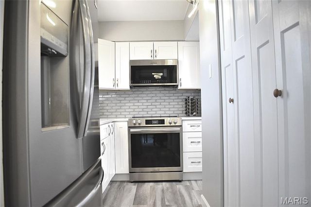 4366 Chateau De Ville Drive E, St Louis, MO 63129