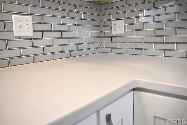 4366 Chateau De Ville Drive E, St Louis, MO 63129