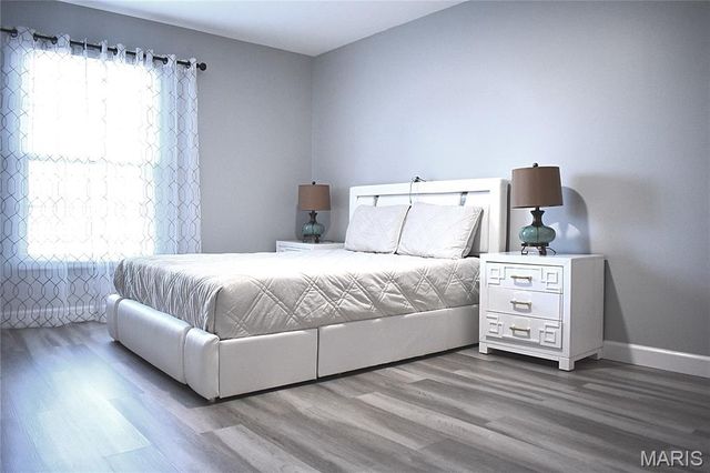 4366 Chateau De Ville Drive E, St Louis, MO 63129