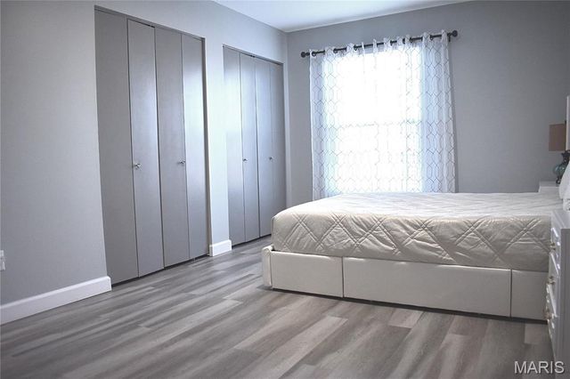 4366 Chateau De Ville Drive E, St Louis, MO 63129