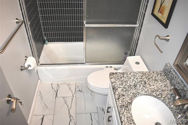 4366 Chateau De Ville Drive E, St Louis, MO 63129