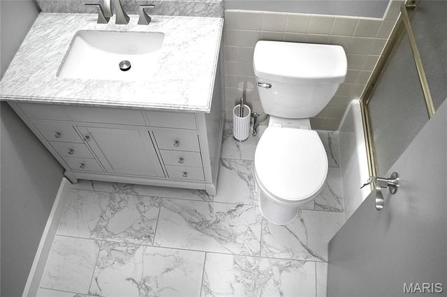 4366 Chateau De Ville Drive E, St Louis, MO 63129