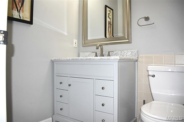 4366 Chateau De Ville Drive E, St Louis, MO 63129