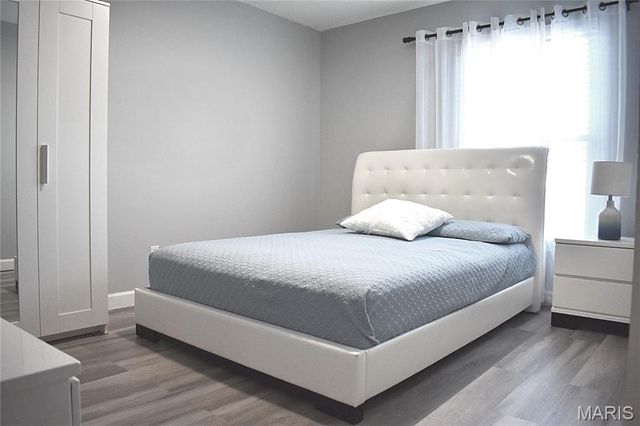 4366 Chateau De Ville Drive E, St Louis, MO 63129