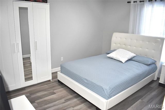 4366 Chateau De Ville Drive E, St Louis, MO 63129