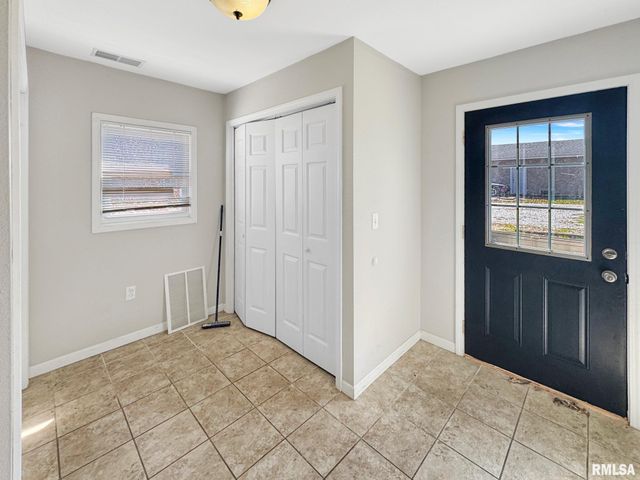 305 WALNUT Street, Mt Sterling, IL 62353