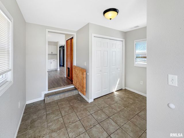 305 WALNUT Street, Mt Sterling, IL 62353