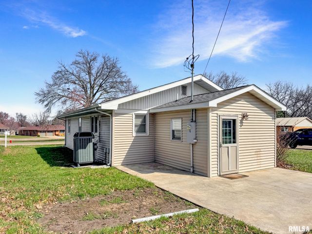 305 WALNUT Street, Mt Sterling, IL 62353