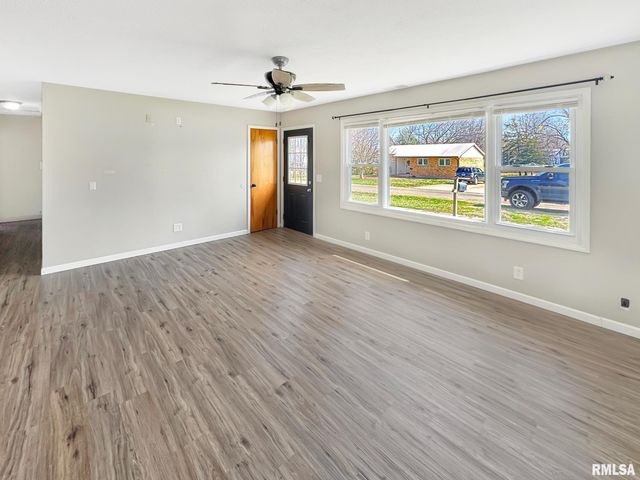 305 WALNUT Street, Mt Sterling, IL 62353