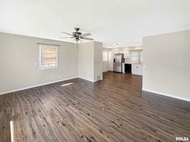 305 WALNUT Street, Mt Sterling, IL 62353