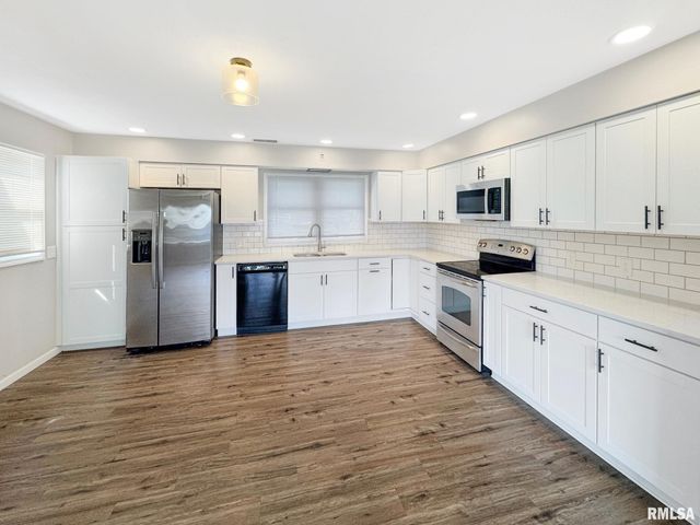 305 WALNUT Street, Mt Sterling, IL 62353