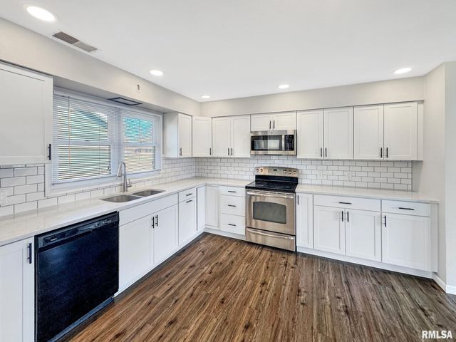 305 WALNUT Street, Mt Sterling, IL 62353