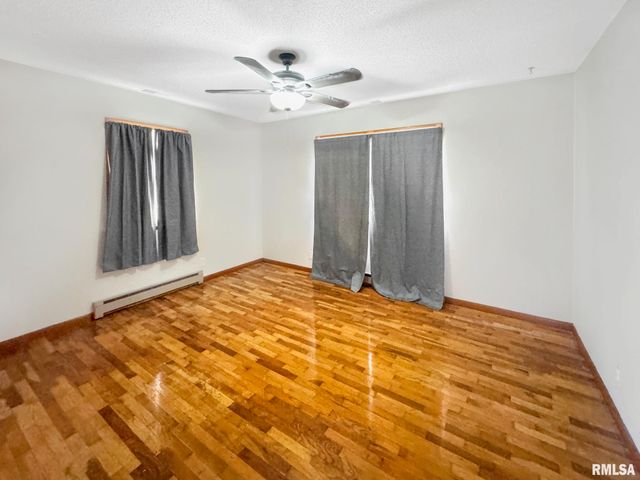 305 WALNUT Street, Mt Sterling, IL 62353