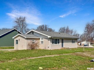 305 WALNUT Street, Mt Sterling, IL 62353