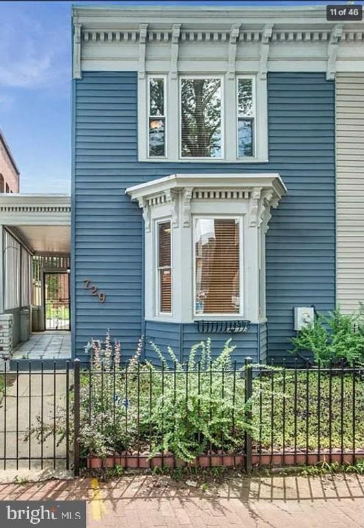 729 10TH ST NE, Washington, DC 20002