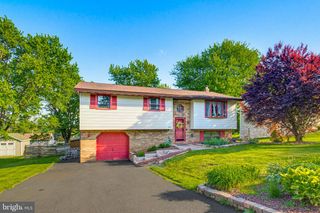 2637 HEMLOCK DR, Columbia, PA 17512
