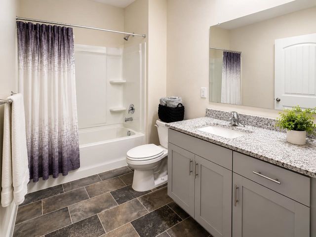 7404 BARRETT OAKS CV, Millington, TN 38053