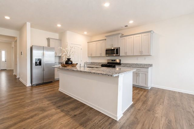 7404 BARRETT OAKS CV, Millington, TN 38053