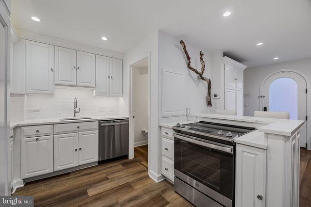 2027 CHANCELLOR ST, Philadelphia, PA 19103