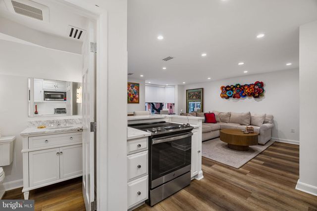 2027 CHANCELLOR ST, Philadelphia, PA 19103