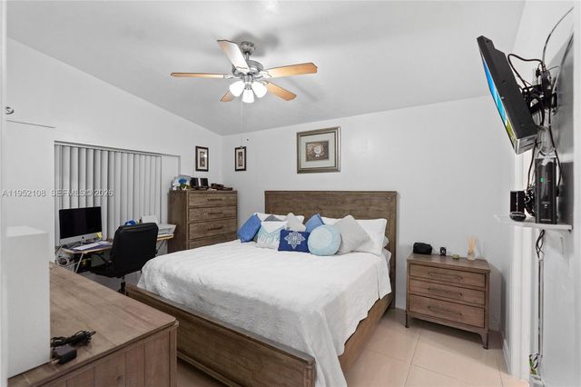 6919 W 29th Way, Hialeah, FL 33018