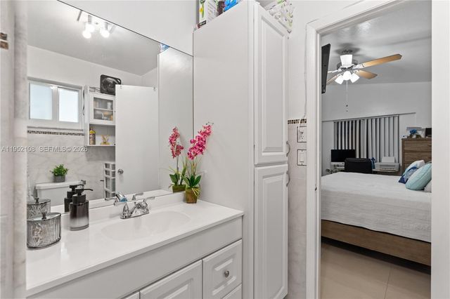 6919 W 29th Way, Hialeah, FL 33018