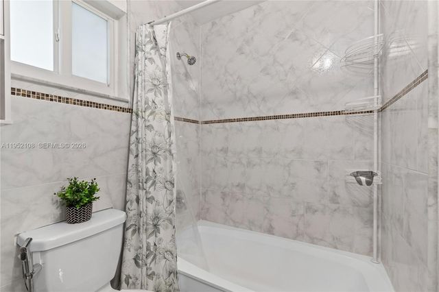 6919 W 29th Way, Hialeah, FL 33018