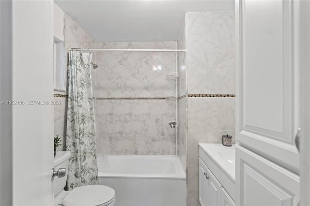 6919 W 29th Way, Hialeah, FL 33018