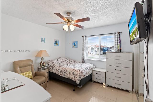 6919 W 29th Way, Hialeah, FL 33018