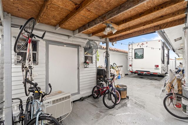 6919 W 29th Way, Hialeah, FL 33018