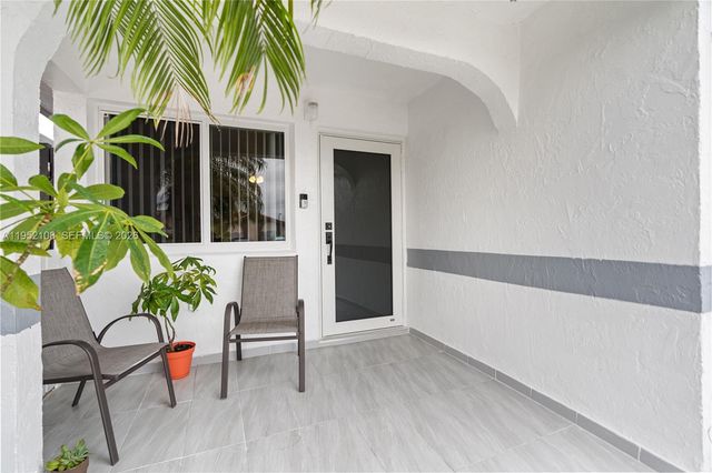 6919 W 29th Way, Hialeah, FL 33018