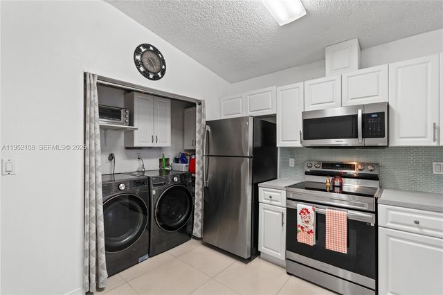 6919 W 29th Way, Hialeah, FL 33018