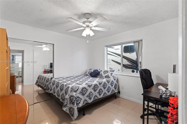 6919 W 29th Way, Hialeah, FL 33018