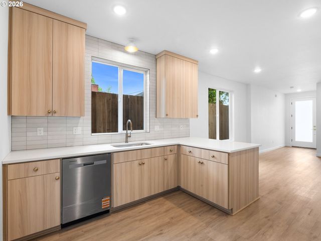 3864 Ne Alberta Ct, Portland, OR 97211