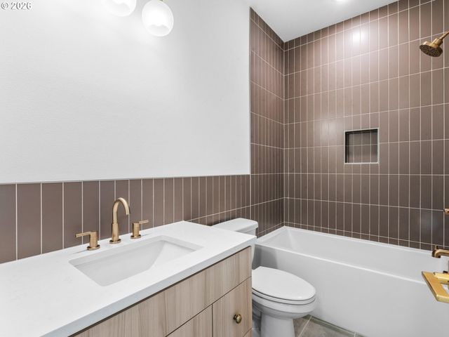3864 Ne Alberta Ct, Portland, OR 97211