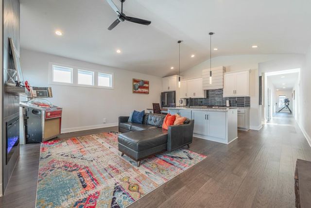 4436 TRACY Avenue, Kansas City, MO 64110