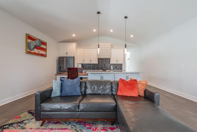 4436 TRACY Avenue, Kansas City, MO 64110