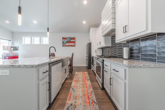 4436 TRACY Avenue, Kansas City, MO 64110