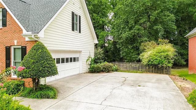 1716 Crowes Lake Court, Lawrenceville, GA 30043