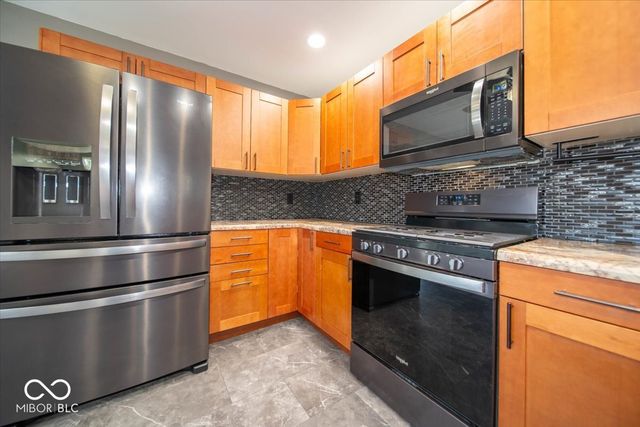 9292 S Tomahawk Trail, Markleville, IN 46056