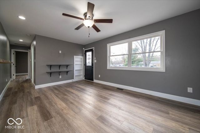 9292 S Tomahawk Trail, Markleville, IN 46056