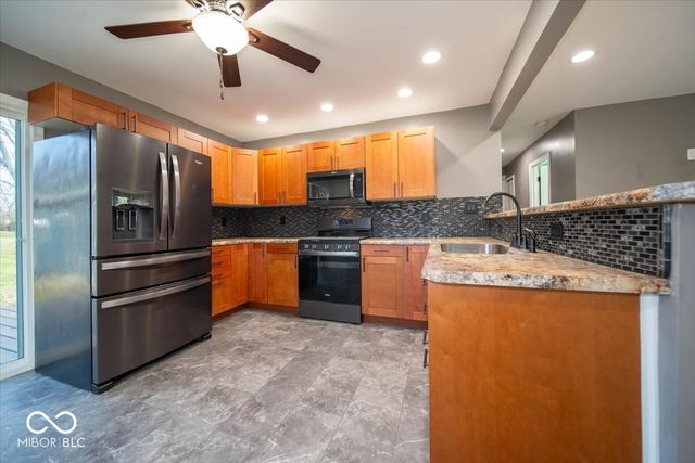 9292 S Tomahawk Trail, Markleville, IN 46056