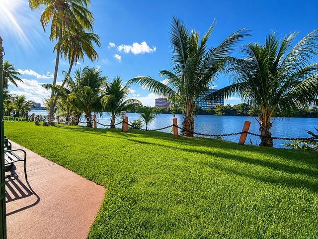 5199 NW 7th St 501E, Miami, FL 33126